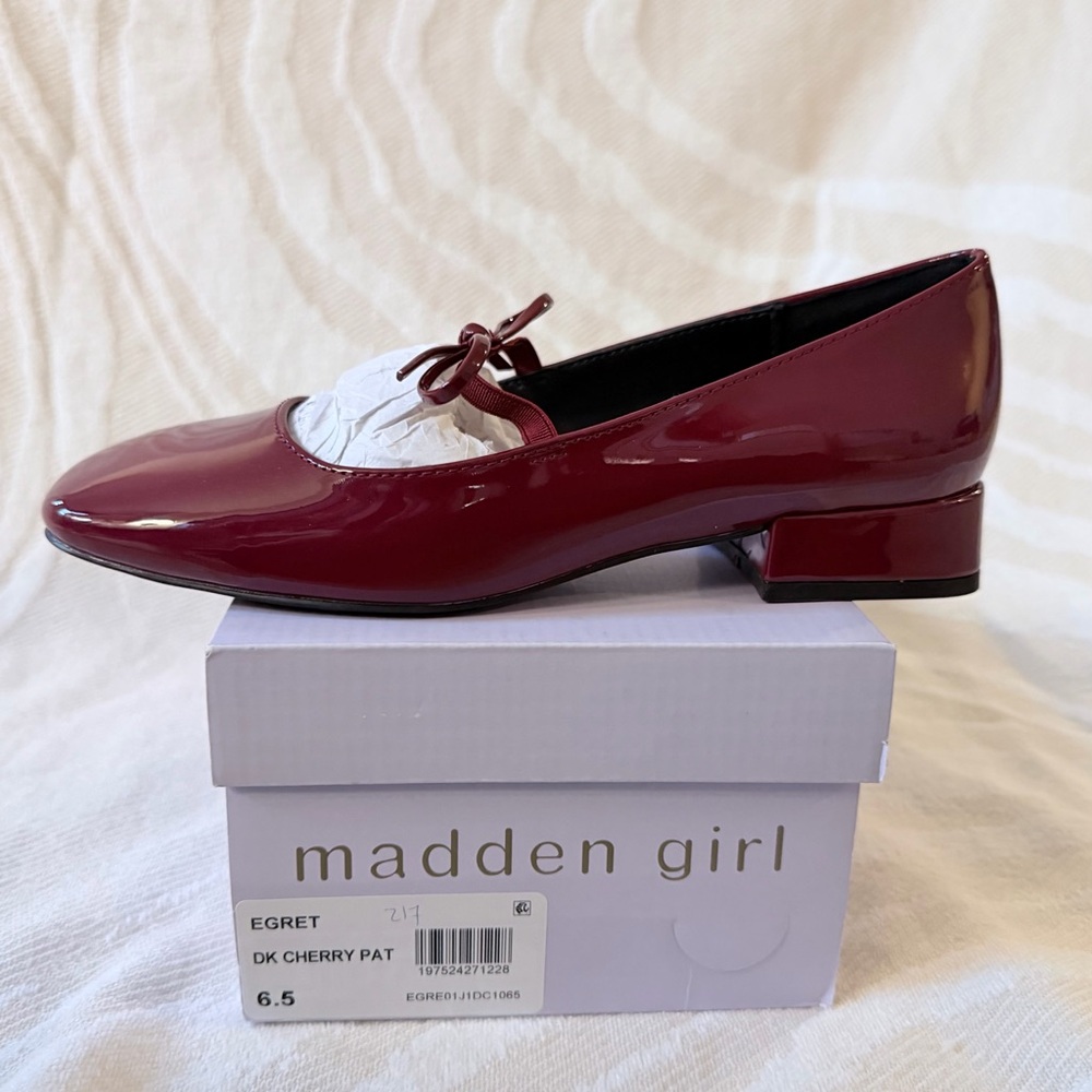 Steve Madden Egret Patent Flats